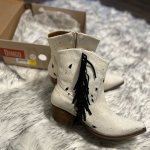 DINGO Hair we go White, cow print boots